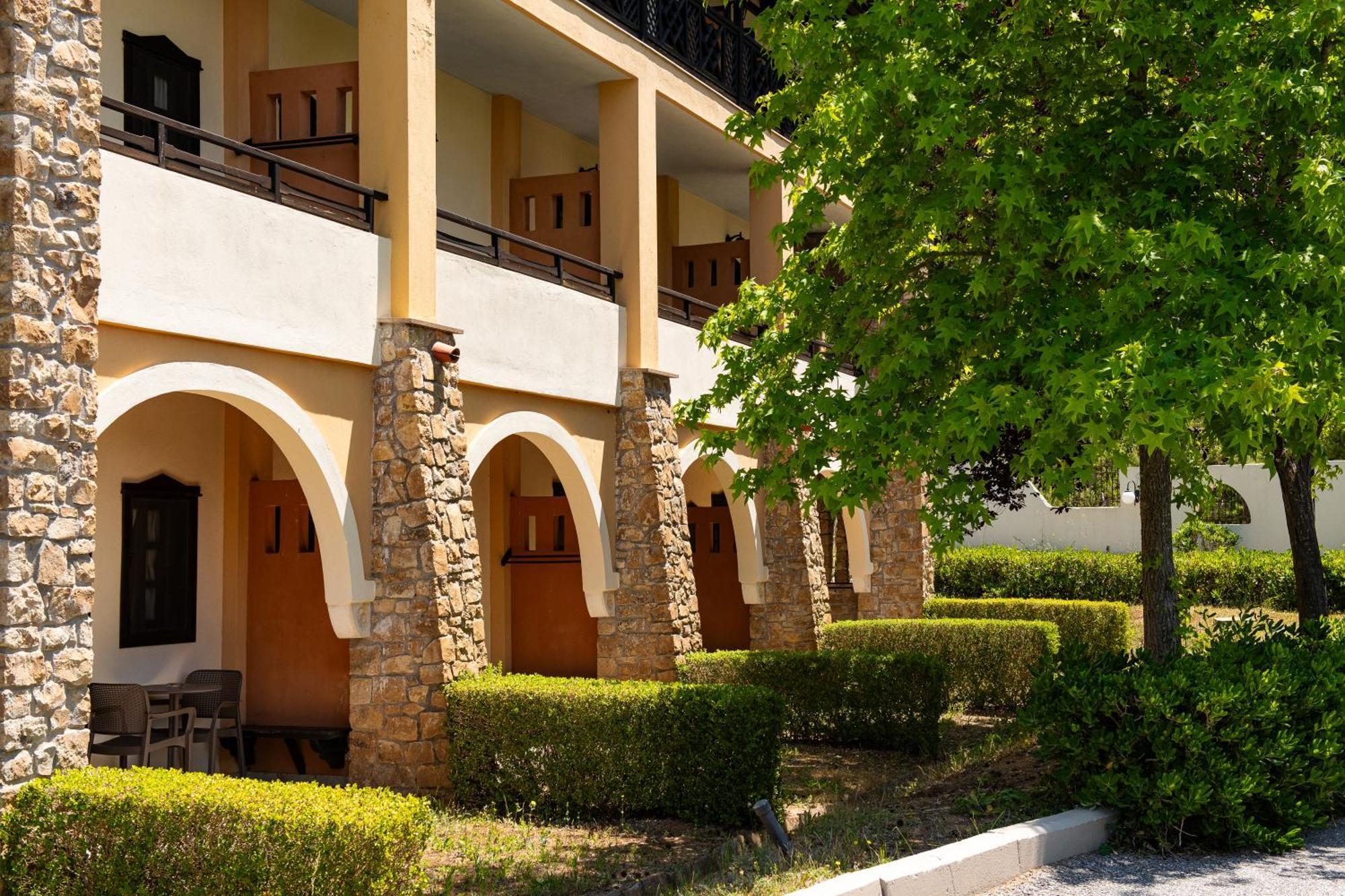 Simantro Resort Sani  Exteriér fotografie The University of Patras