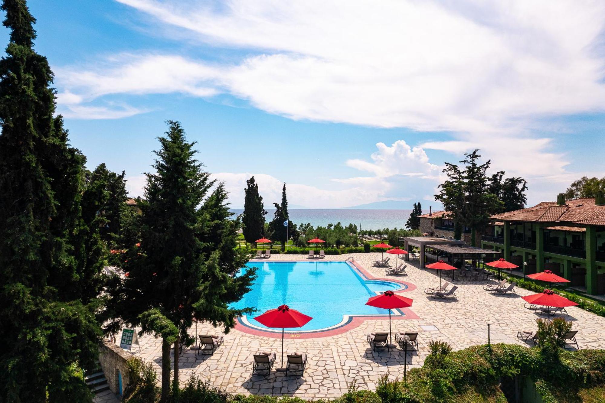 Simantro Resort Sani  Exteriér fotografie The swimming pool at the hotel
